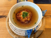 Kaspressknödelsuppe auf der Enzianhütte