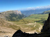 Aussicht von der Rosszahnscharte auf Schlern und die Seiser-Alm