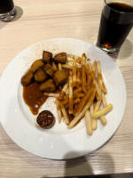 Mitternacht: Currywurst-Pommes